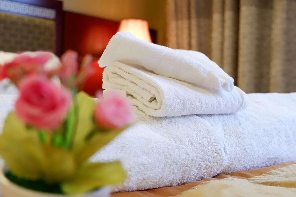 One World Hotel 2*
