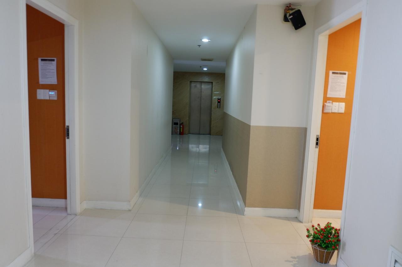 Hotel One World 2*